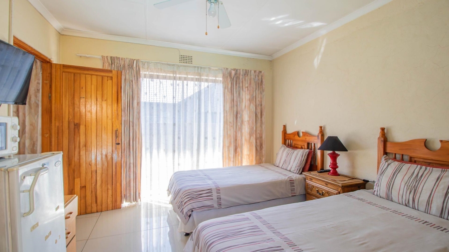 11 Bedroom Property for Sale in Lakefield Gauteng