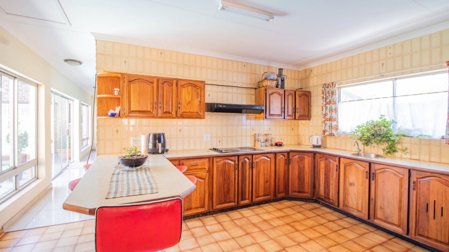 11 Bedroom Property for Sale in Lakefield Gauteng