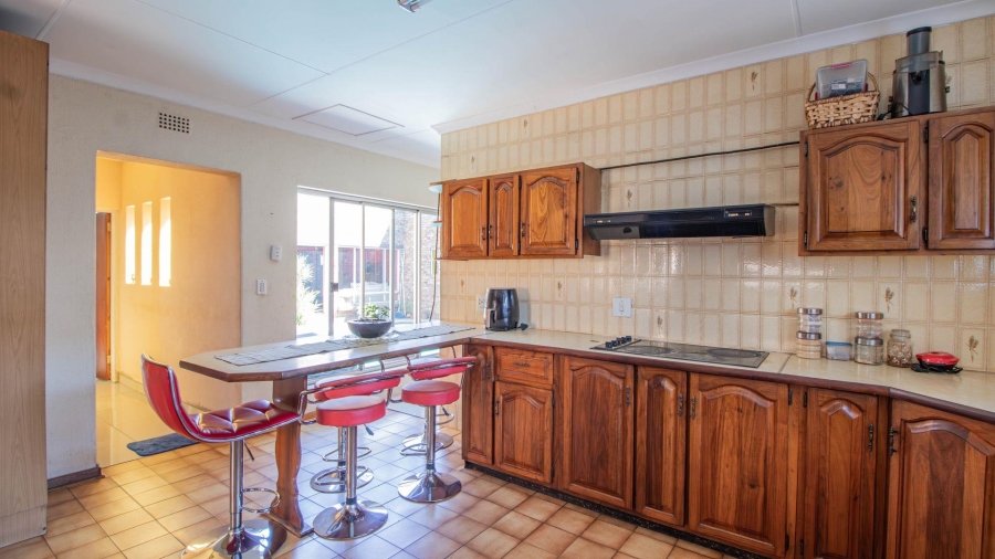11 Bedroom Property for Sale in Lakefield Gauteng