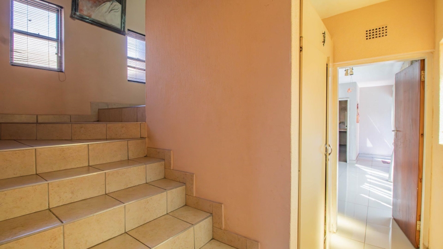11 Bedroom Property for Sale in Lakefield Gauteng