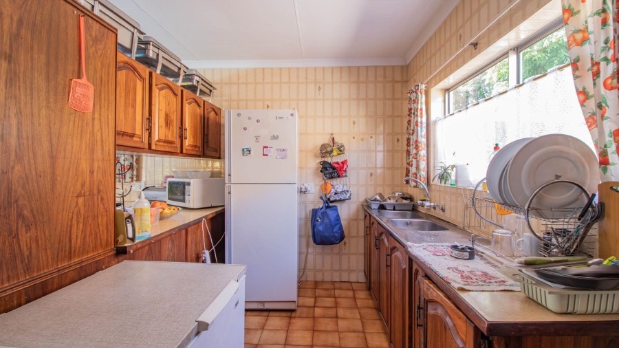 11 Bedroom Property for Sale in Lakefield Gauteng