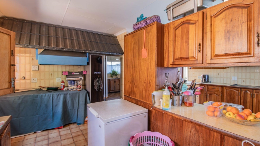11 Bedroom Property for Sale in Lakefield Gauteng