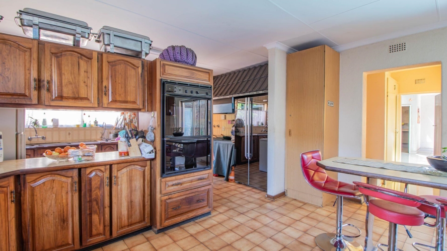 11 Bedroom Property for Sale in Lakefield Gauteng