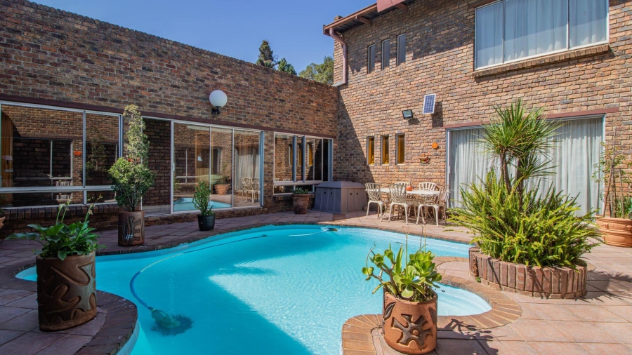 11 Bedroom Property for Sale in Lakefield Gauteng