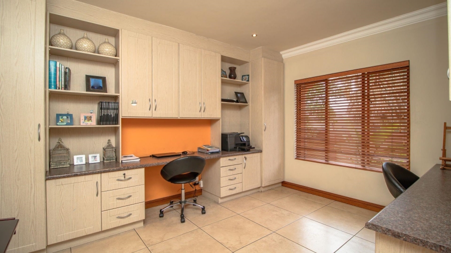 4 Bedroom Property for Sale in Lakefield Gauteng
