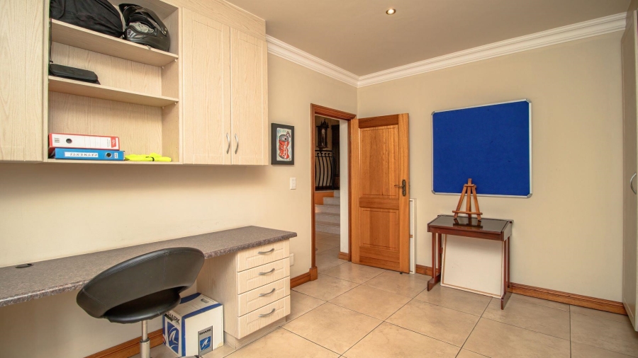 4 Bedroom Property for Sale in Lakefield Gauteng