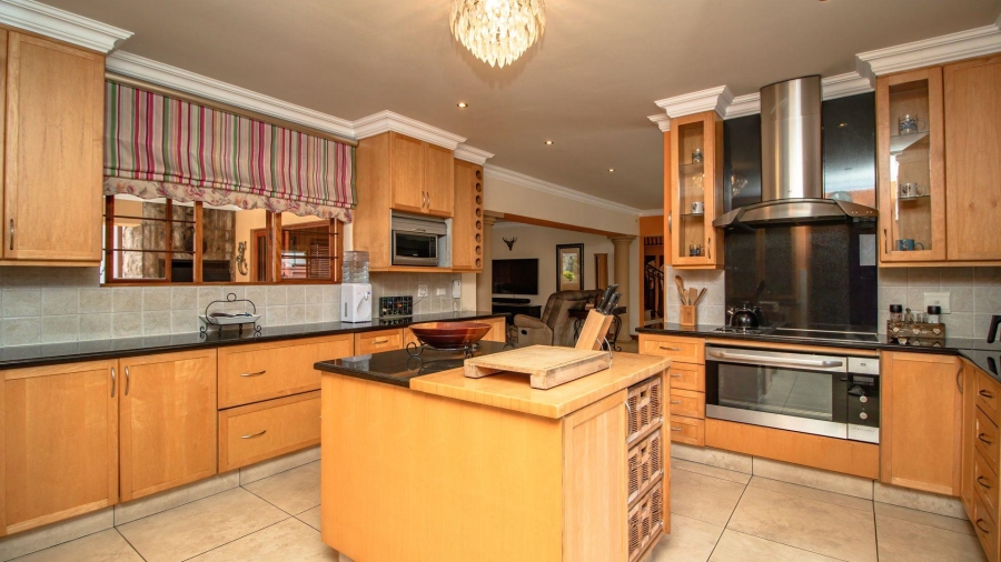 4 Bedroom Property for Sale in Lakefield Gauteng