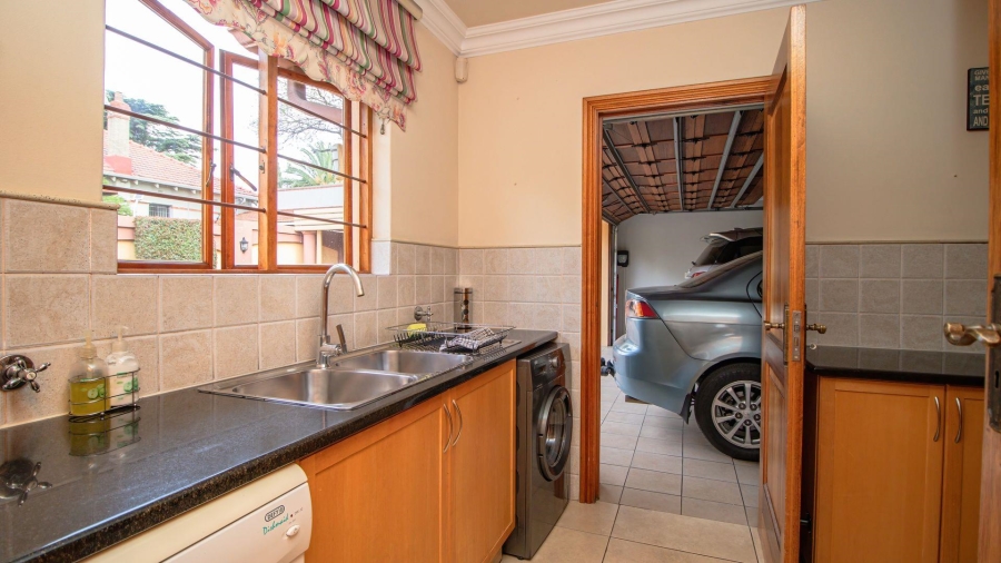 4 Bedroom Property for Sale in Lakefield Gauteng
