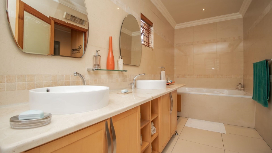 4 Bedroom Property for Sale in Lakefield Gauteng