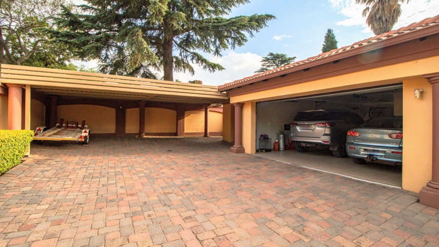4 Bedroom Property for Sale in Lakefield Gauteng