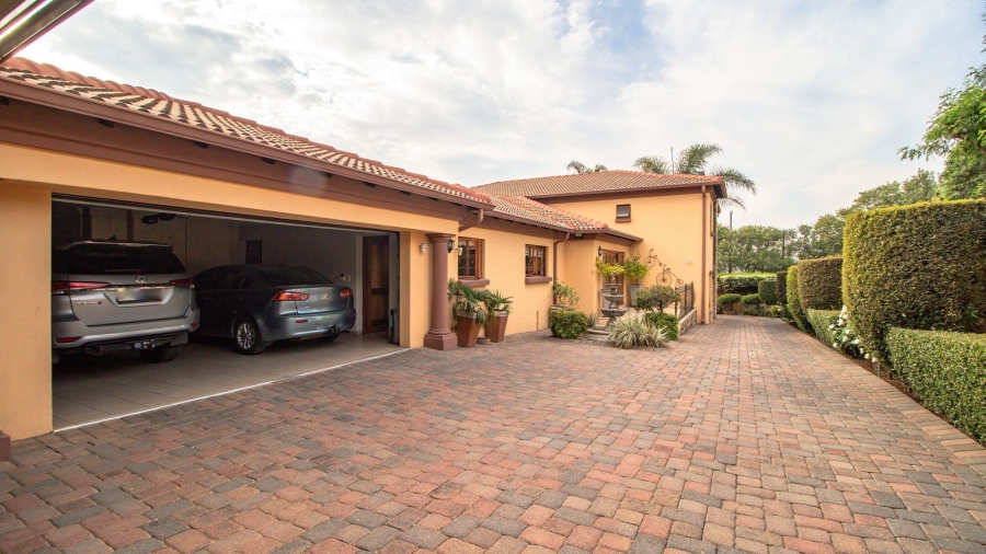 4 Bedroom Property for Sale in Lakefield Gauteng