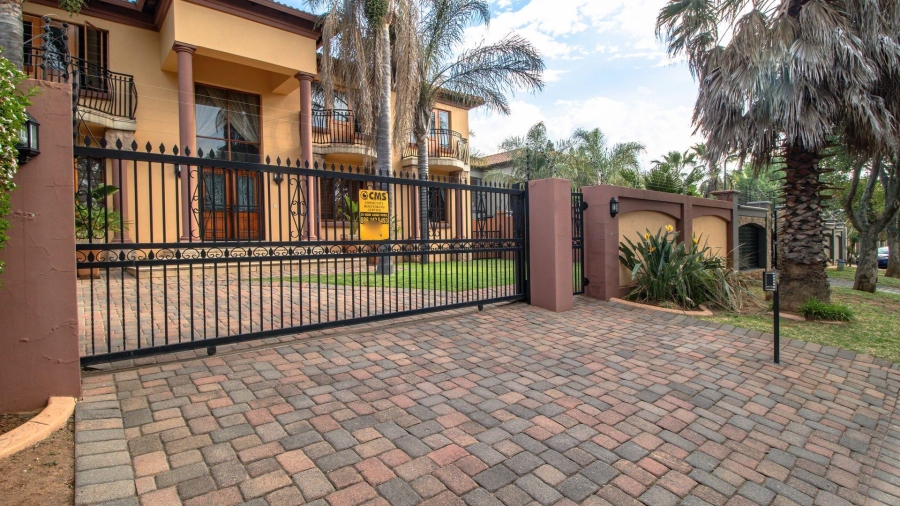 4 Bedroom Property for Sale in Lakefield Gauteng