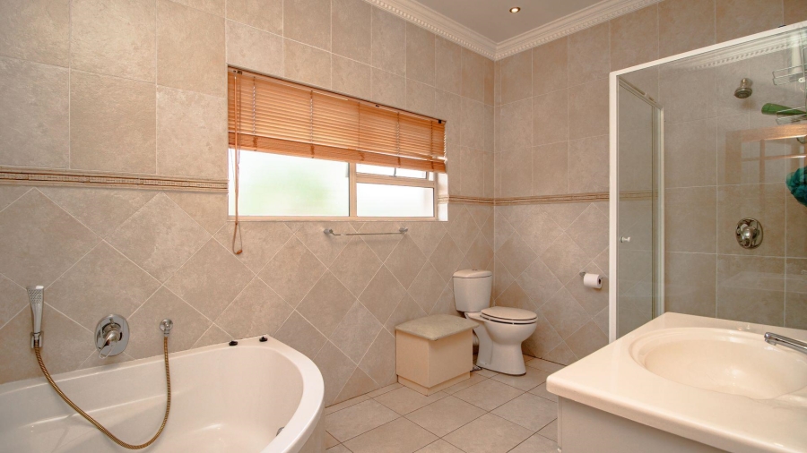 3 Bedroom Property for Sale in Lakefield Gauteng