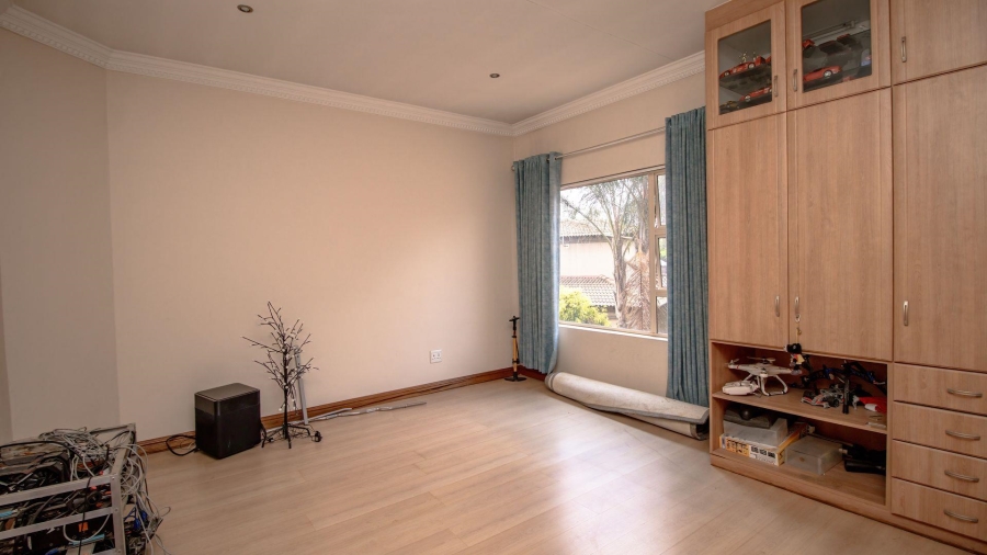 3 Bedroom Property for Sale in Lakefield Gauteng
