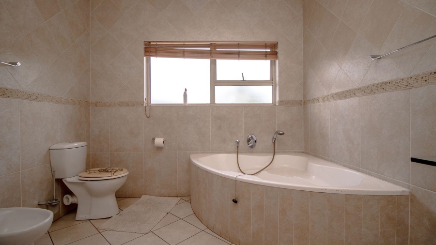 3 Bedroom Property for Sale in Lakefield Gauteng