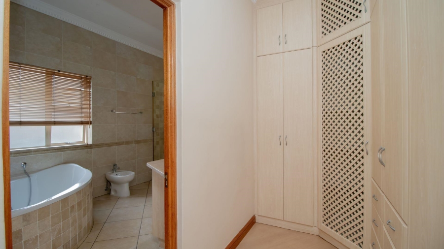3 Bedroom Property for Sale in Lakefield Gauteng
