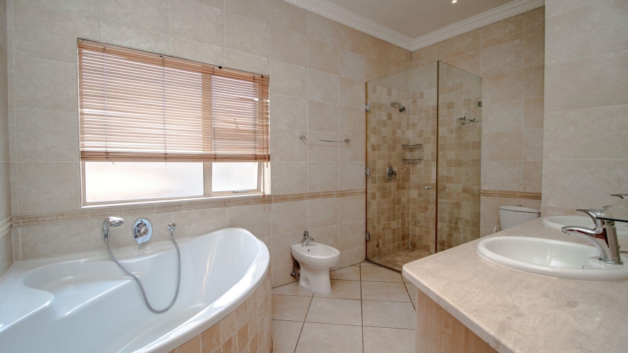 3 Bedroom Property for Sale in Lakefield Gauteng