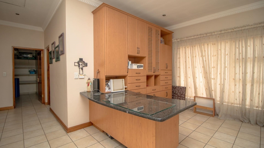 3 Bedroom Property for Sale in Lakefield Gauteng
