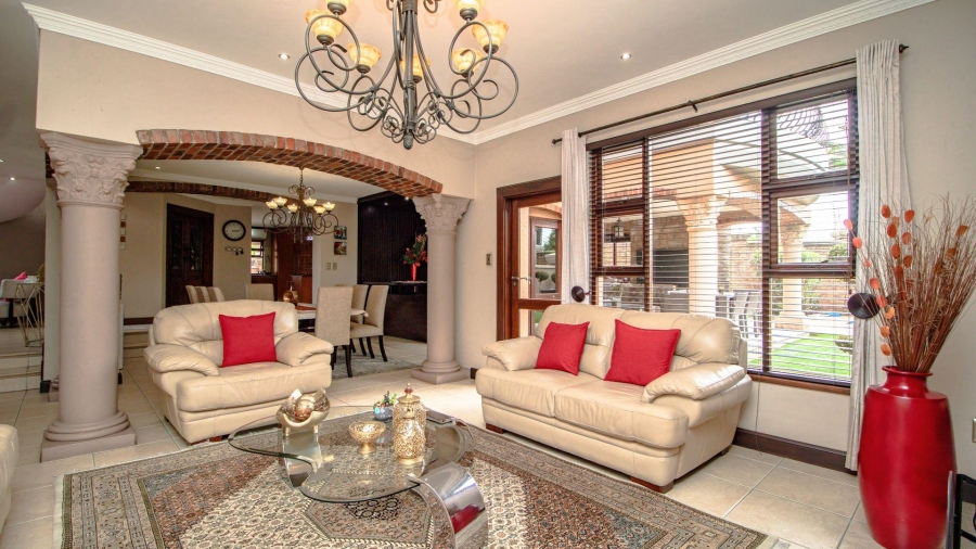 5 Bedroom Property for Sale in Beyerspark Gauteng