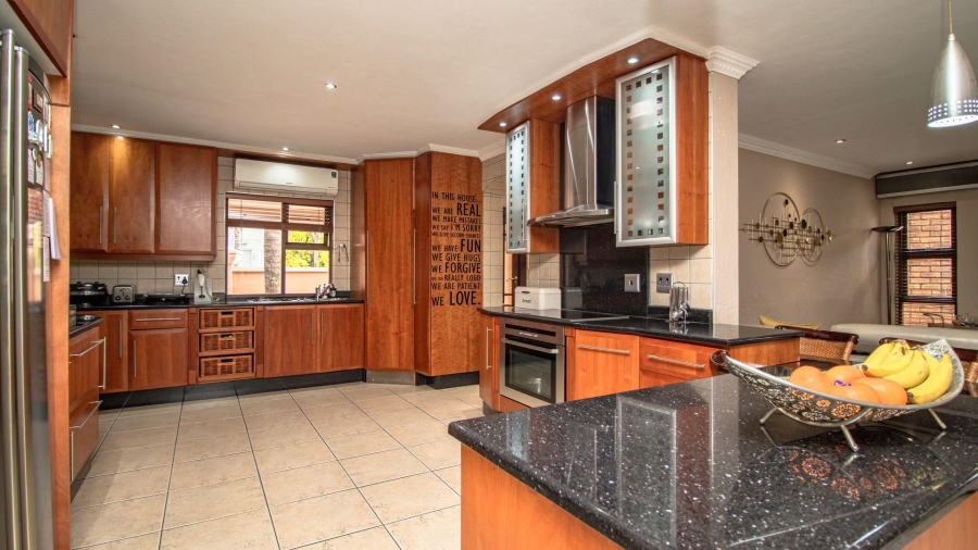 5 Bedroom Property for Sale in Beyerspark Gauteng