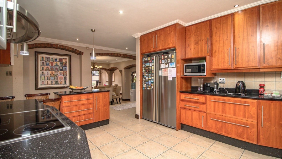 5 Bedroom Property for Sale in Beyerspark Gauteng