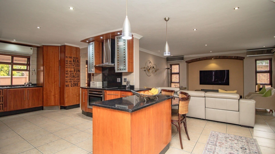 5 Bedroom Property for Sale in Beyerspark Gauteng
