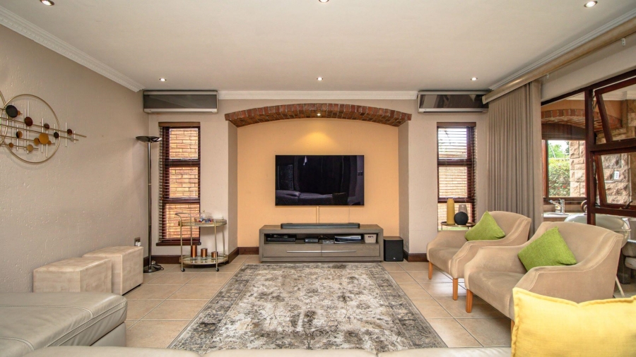5 Bedroom Property for Sale in Beyerspark Gauteng