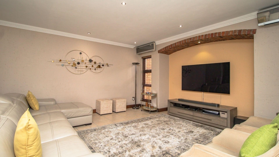 5 Bedroom Property for Sale in Beyerspark Gauteng