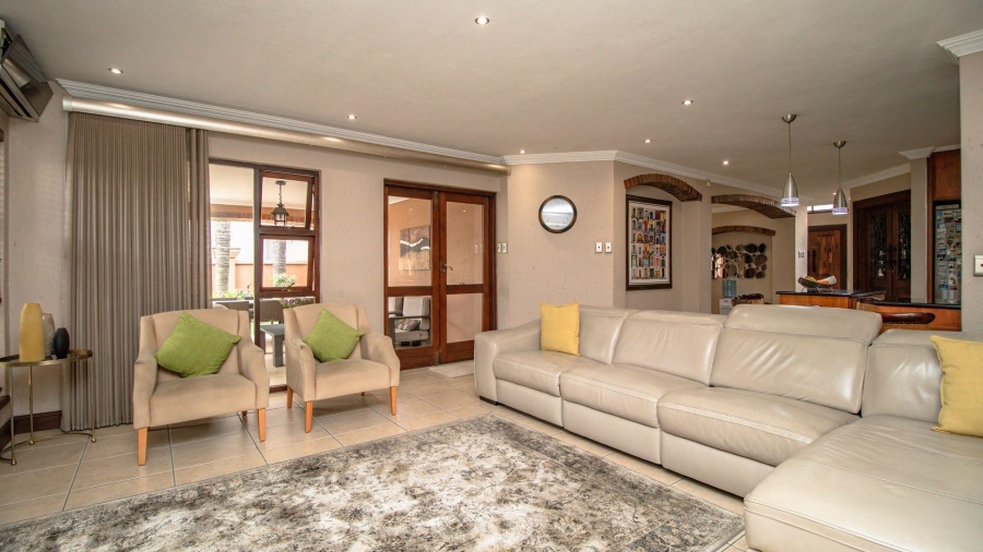 5 Bedroom Property for Sale in Beyerspark Gauteng
