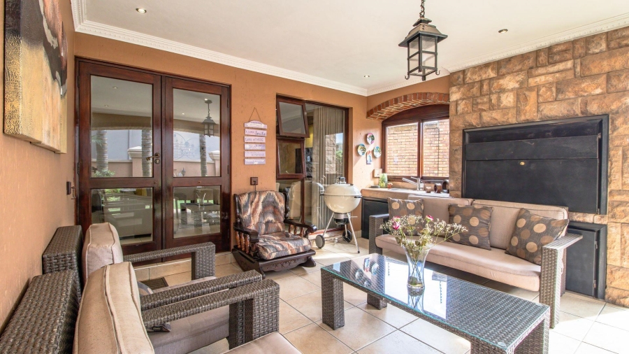 5 Bedroom Property for Sale in Beyerspark Gauteng