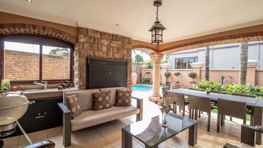 5 Bedroom Property for Sale in Beyerspark Gauteng