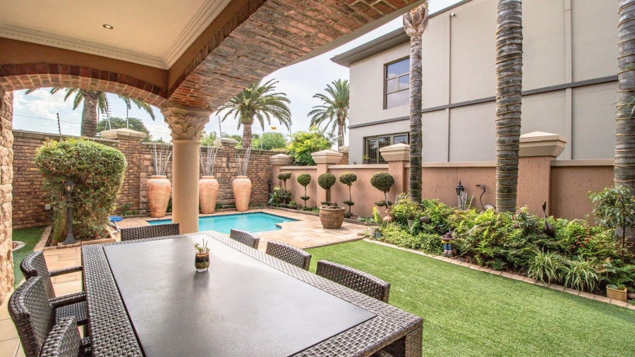 5 Bedroom Property for Sale in Beyerspark Gauteng