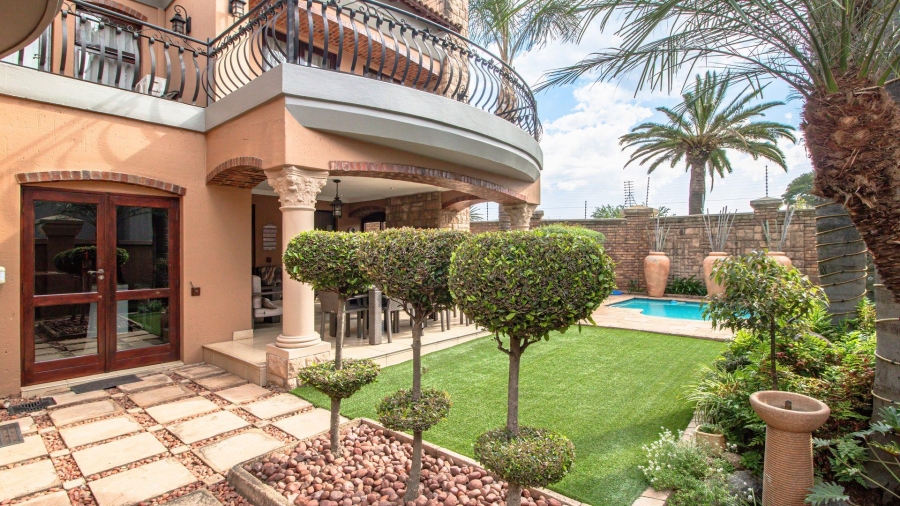 5 Bedroom Property for Sale in Beyerspark Gauteng