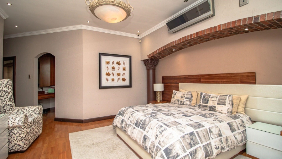 5 Bedroom Property for Sale in Beyerspark Gauteng