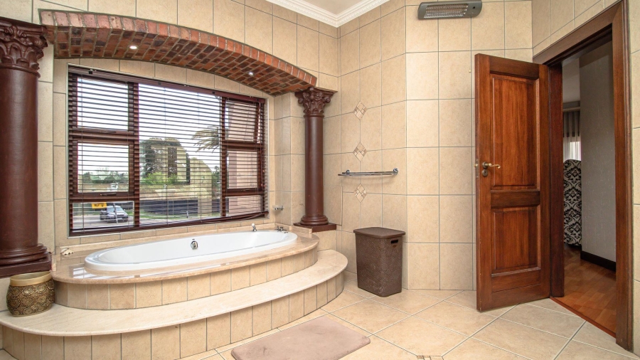 5 Bedroom Property for Sale in Beyerspark Gauteng