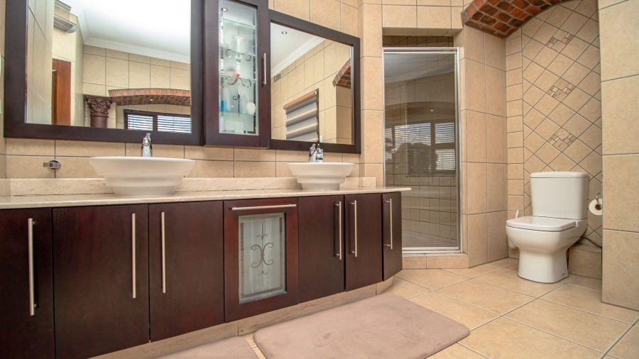 5 Bedroom Property for Sale in Beyerspark Gauteng