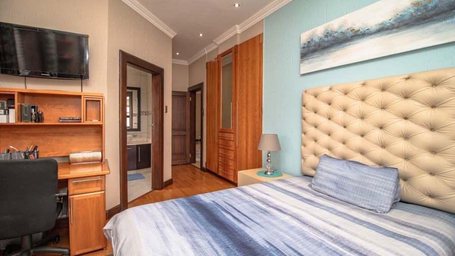 5 Bedroom Property for Sale in Beyerspark Gauteng