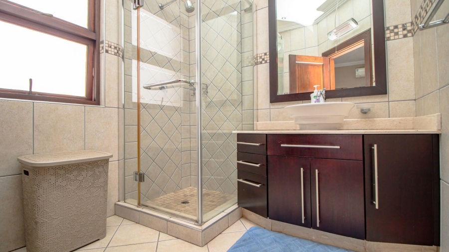 5 Bedroom Property for Sale in Beyerspark Gauteng
