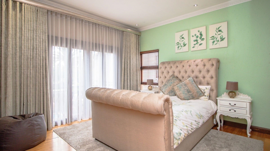 5 Bedroom Property for Sale in Beyerspark Gauteng