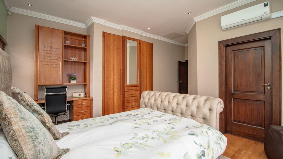 5 Bedroom Property for Sale in Beyerspark Gauteng
