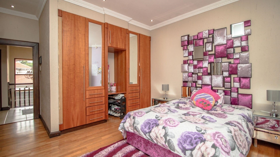 5 Bedroom Property for Sale in Beyerspark Gauteng