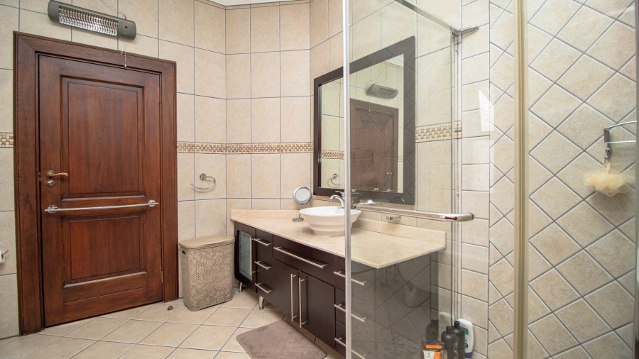 5 Bedroom Property for Sale in Beyerspark Gauteng
