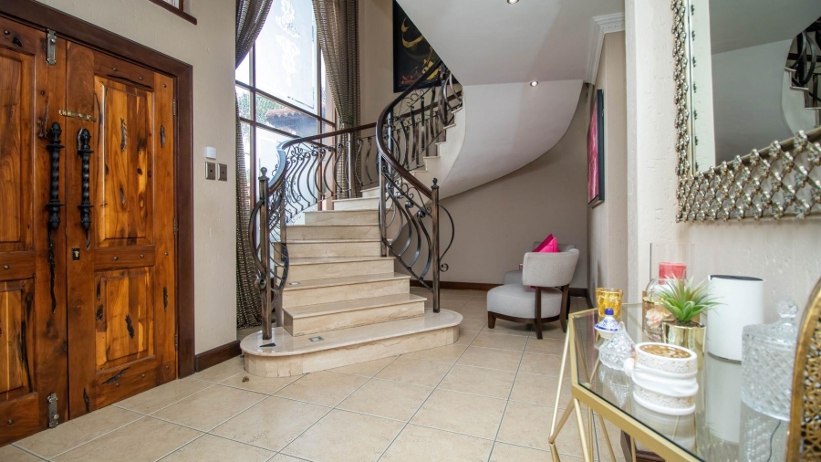 5 Bedroom Property for Sale in Beyerspark Gauteng