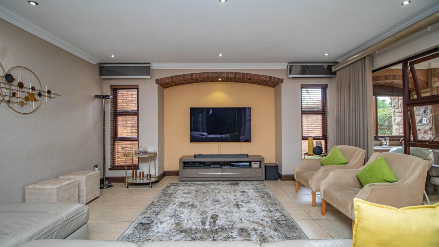 5 Bedroom Property for Sale in Beyerspark Gauteng