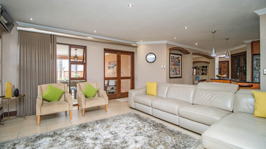 5 Bedroom Property for Sale in Beyerspark Gauteng