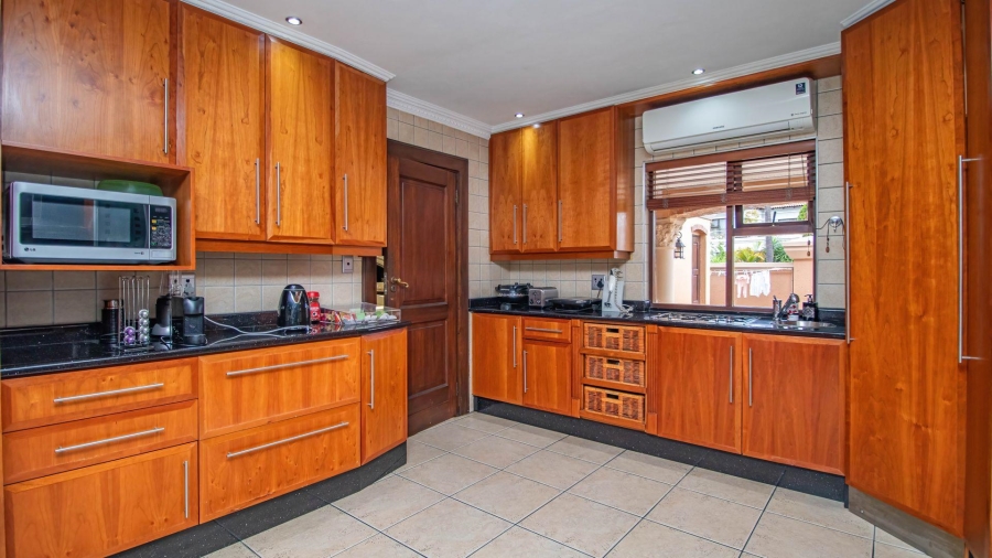 5 Bedroom Property for Sale in Beyerspark Gauteng