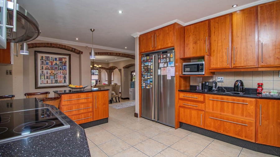 5 Bedroom Property for Sale in Beyerspark Gauteng