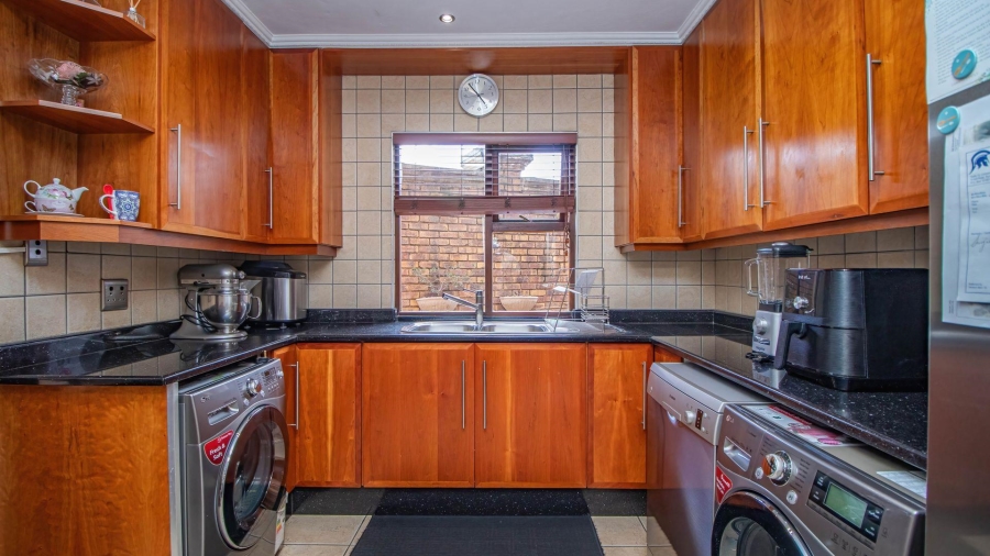 5 Bedroom Property for Sale in Beyerspark Gauteng