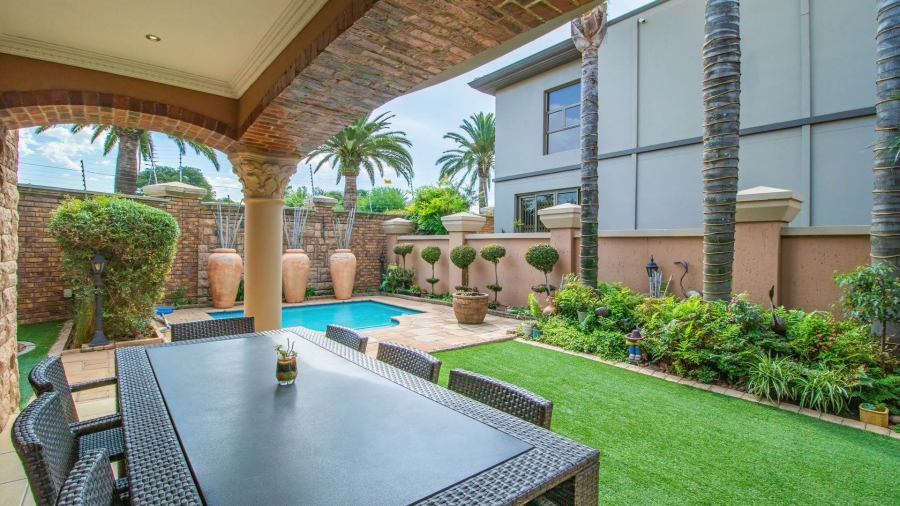 5 Bedroom Property for Sale in Beyerspark Gauteng