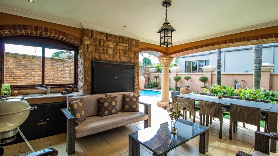 5 Bedroom Property for Sale in Beyerspark Gauteng